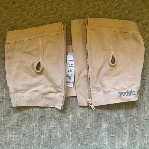 Medela Hands-Free Pumping Bra - Picture 2 of 4